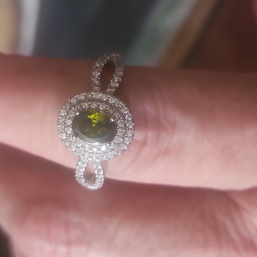 Peridot W/ Simulated Diamond Ring 925 Stamped Size 9 - Picture 3 of 4